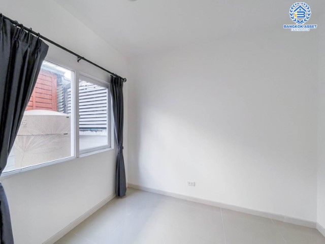 ******ทาวน์เฮ้าส์มือสองย่านนนทบุรี ม.ชวนชื่นทาวน์ กาญจนาฯ-บางใหญ่ เนื้อที่กว้างขวางถึง 21.4 ตร.ว. ฟังก์ชันจัดเต็มถึง 4 ห้องนอน 3 ห้องน้ำ 2 ที่จอดรถ บ้านสภาพดี พร้อมอยู่ บนทำเลยอดเยี่ยม ใกล้เซ็นทรัลเวสต์เกต และทางด่วน "ศรีรัช" ในราคาถูกสุด!